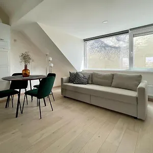 Charming Duplex On The Canal Brüssel